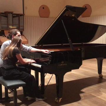 Nieuwkoop Klasssiek: Pianoduo Symbiosis