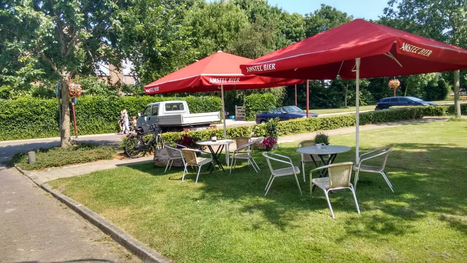 Cafe Hiernaast
